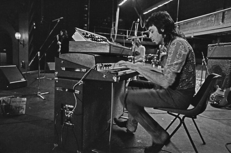paul-mccartney-post-beatles-documentary-man-on-the-run-acquired-by-amazon-mgm-sets-release-date-thumb